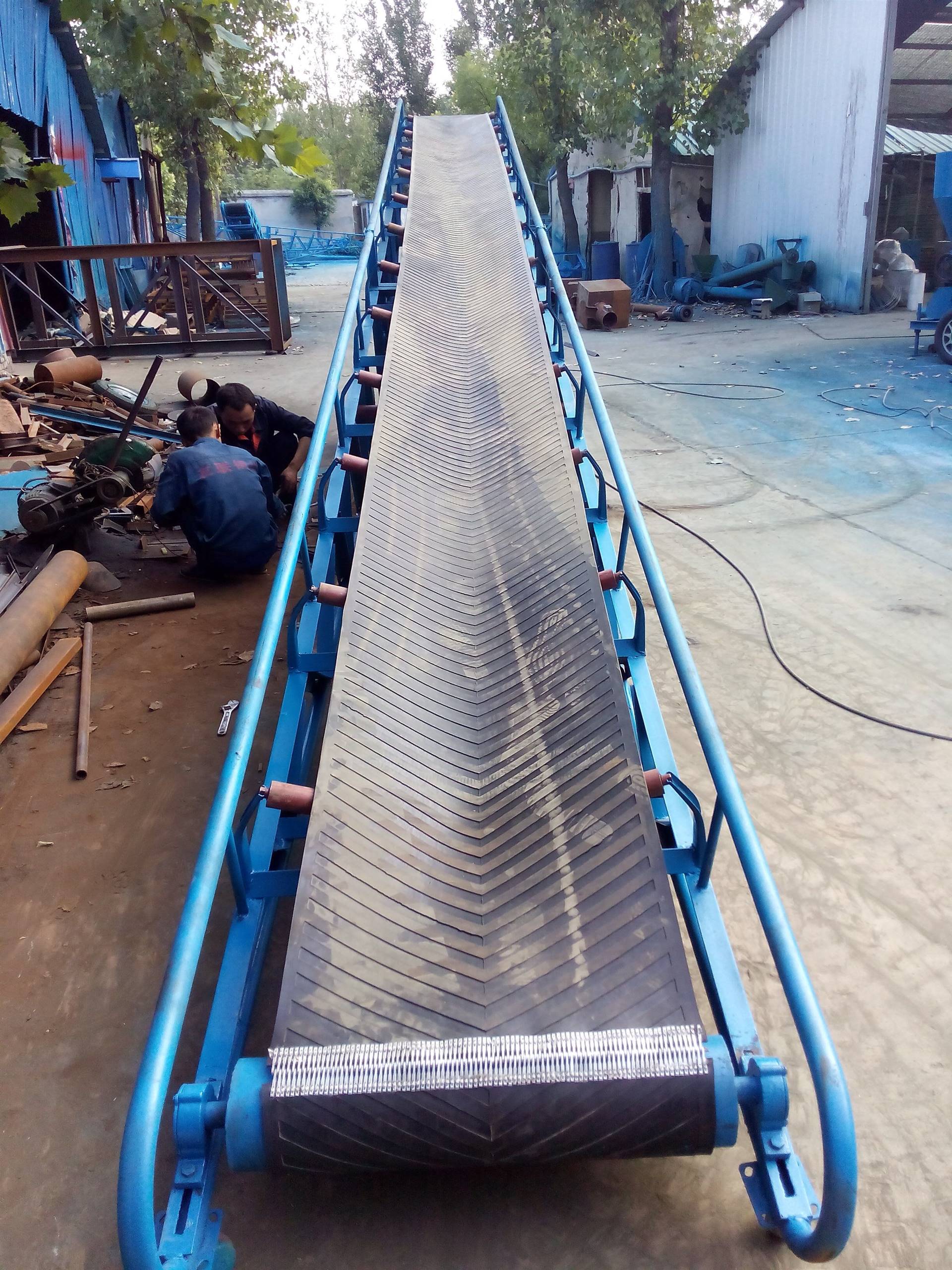 爬坡膠帶機 手拉升降帶式輸送機 砂石裝卸車運輸機